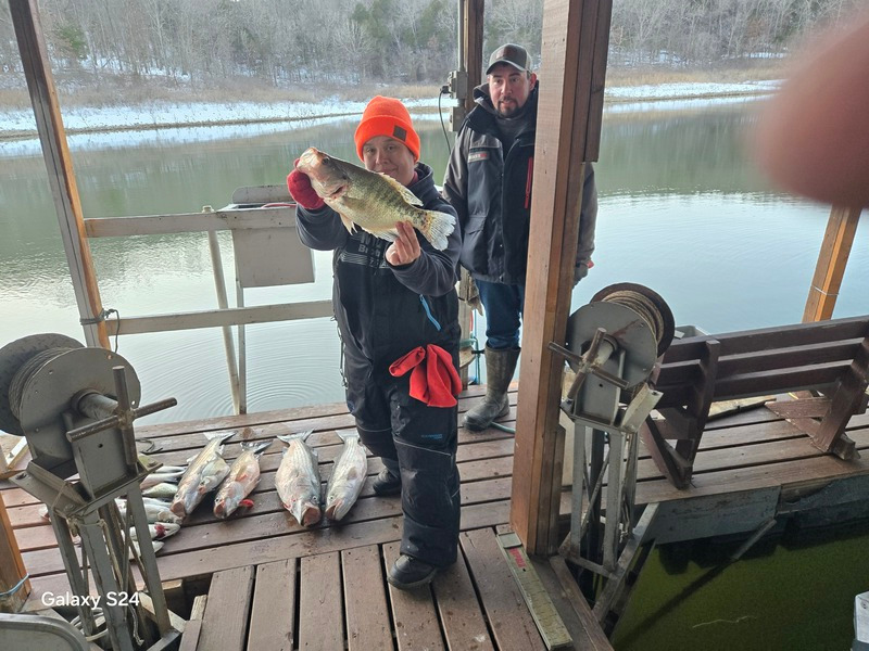 Elizabeth Welch with a 16-1/2 inch Crappie.